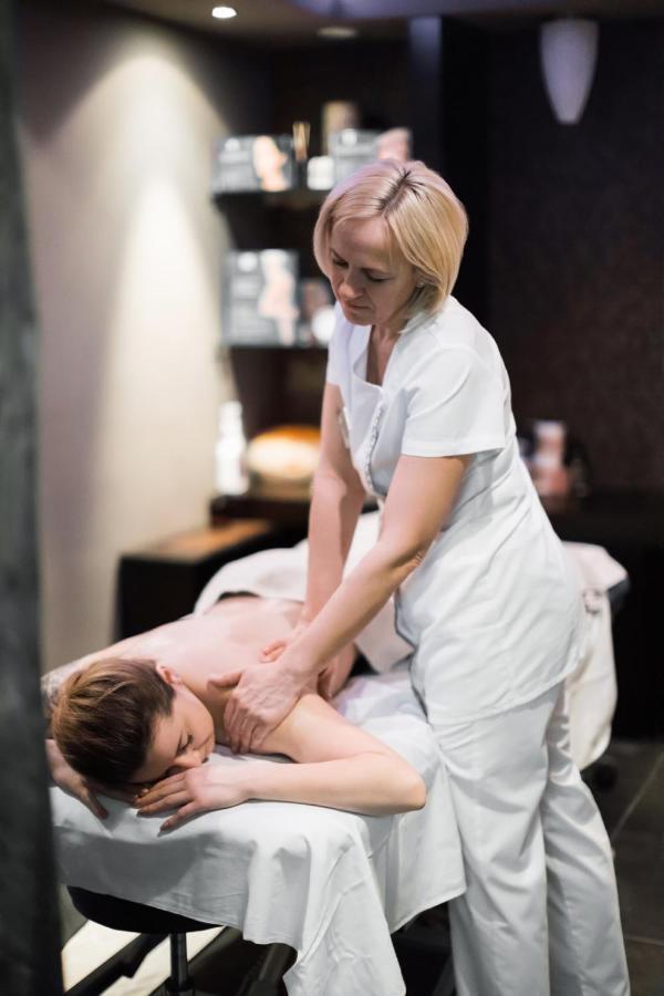Hotel Aleksander Medical & Spa โรกัชกา สลาทินา ภายนอก รูปภาพ