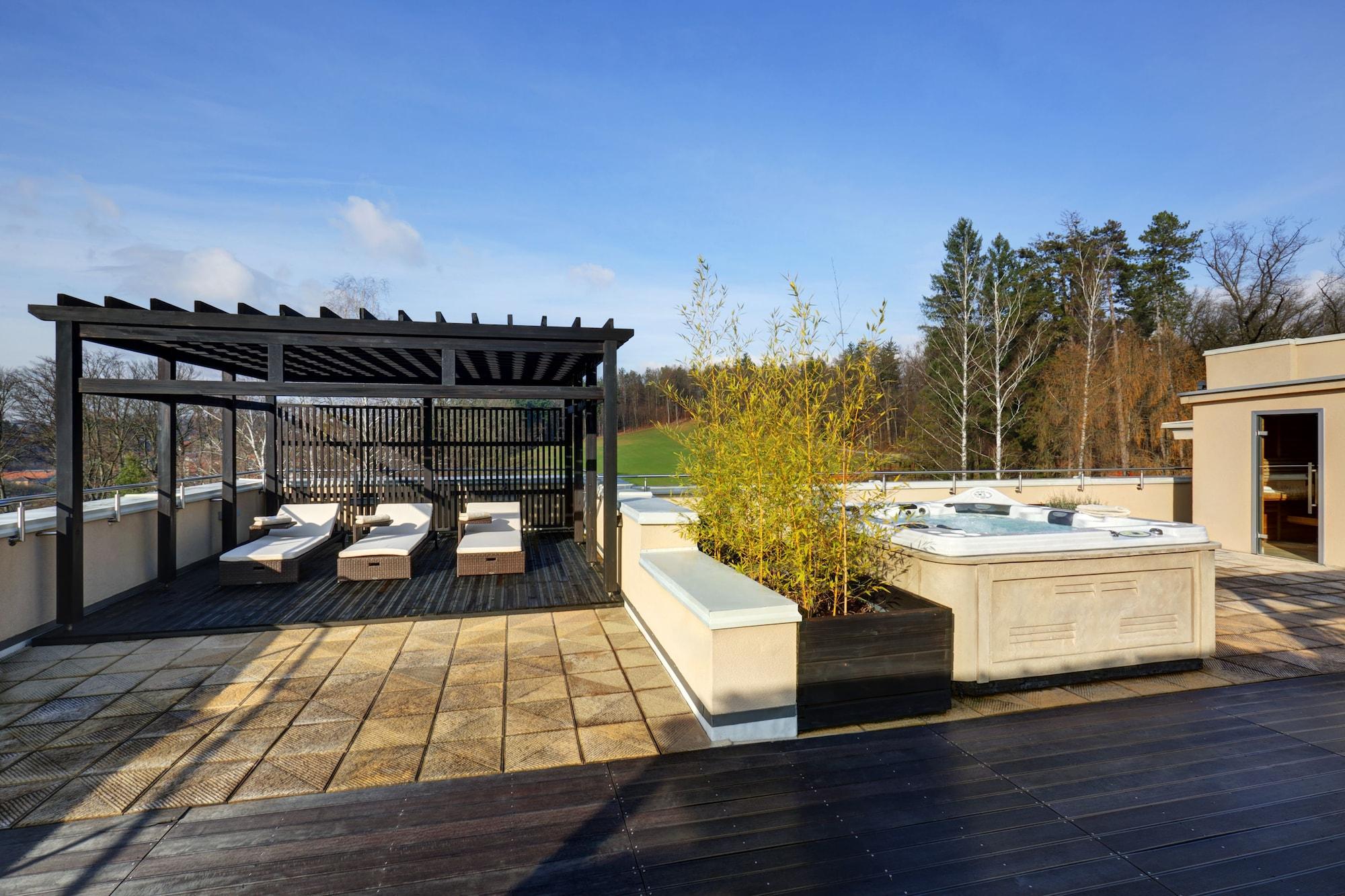 Hotel Aleksander Medical & Spa โรกัชกา สลาทินา ภายนอก รูปภาพ